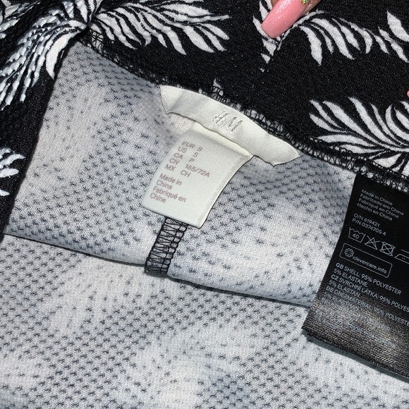 H&M Feather Skirt - Picture 4 of 4